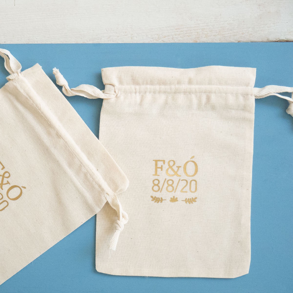 Bolsas de tela personalizadas para detalles de comunión – Entrededos